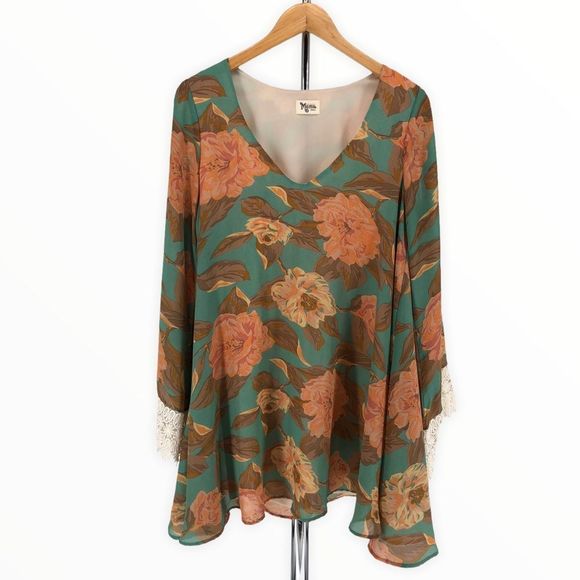 Show Me Your Mumu Portabella Crochet Trim Bell Sleeve Dress in Miss Magnolia - Picture 3 of 12